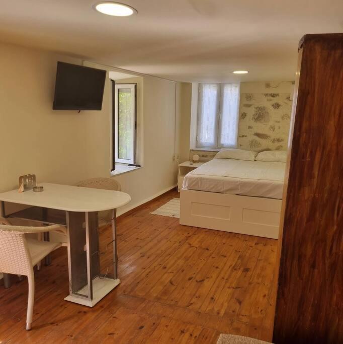 Evi'S Touch 1 Daire Poros Town Dış mekan fotoğraf